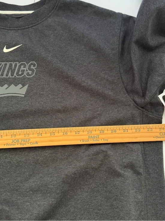 Nike Dri-FIT NBA Logo KINGS Crewneck Sweatshirt Charcoal Gray - Picture 9 of 11